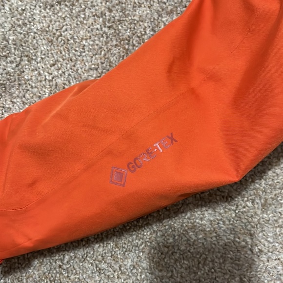 Insulated Gortex Ski Shell - Picture 13 of 15